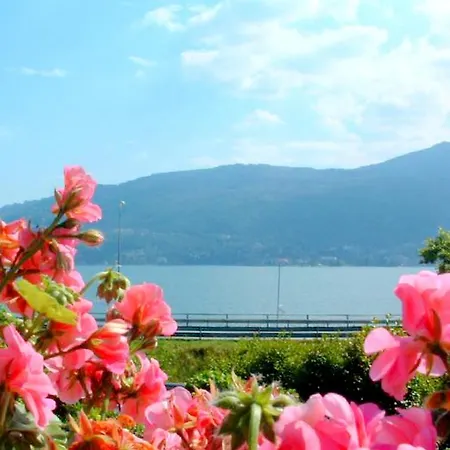 Apartment In A On Lake Maggiore Near The Beach *